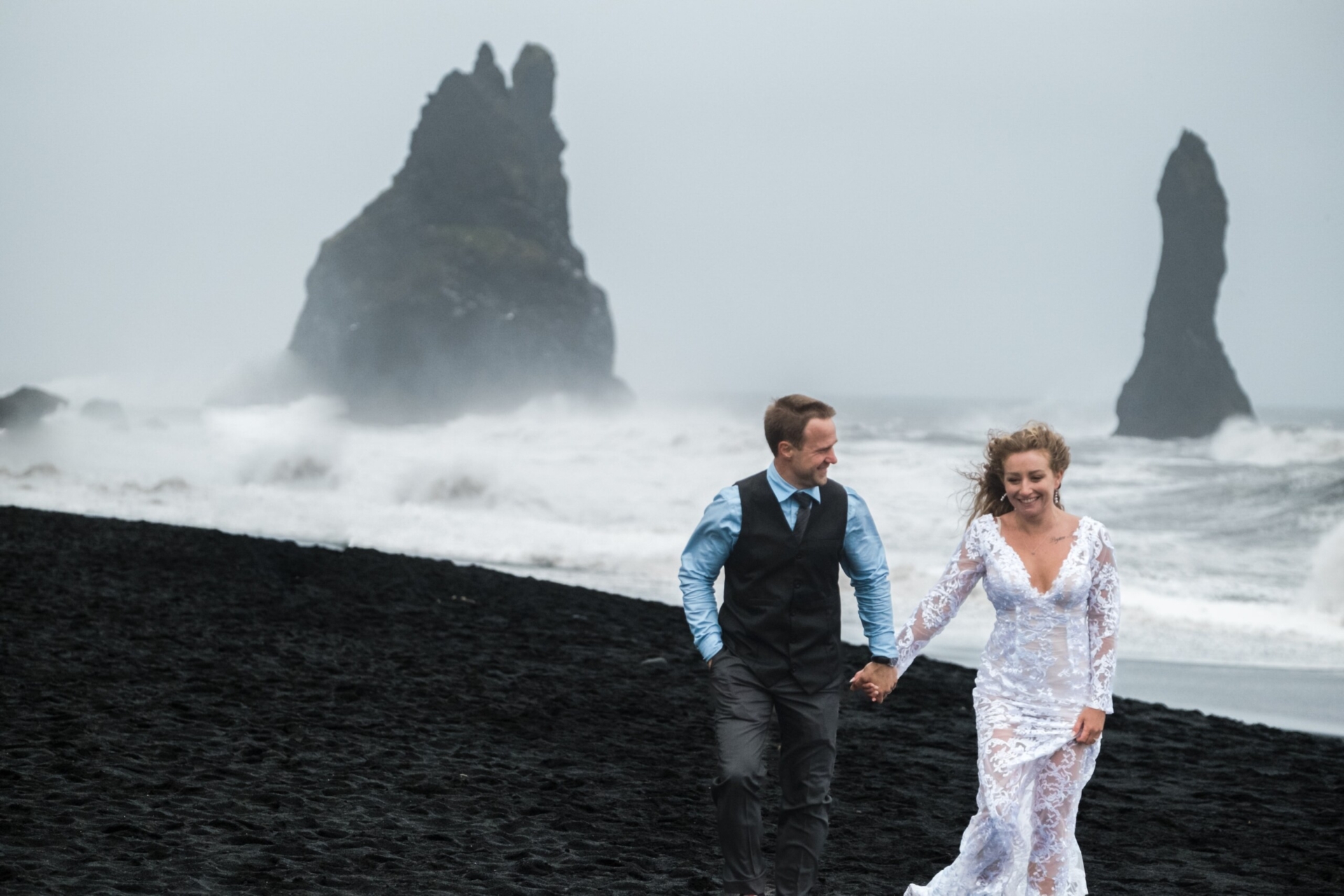 Lisa-Digiglio-Iceland-Elopement-Reynisfjara-black-sand-beach-min