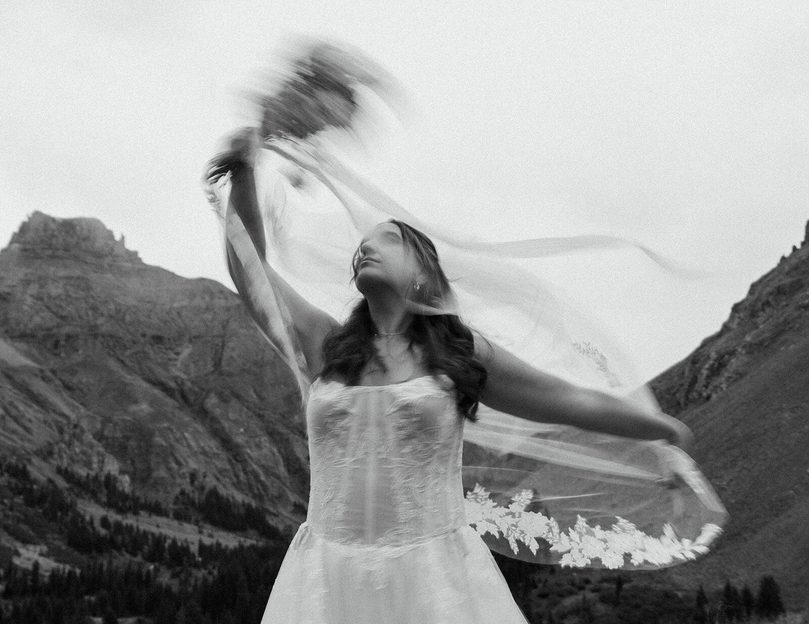 Izzy-and-Alex-Elopement-Previews90_websize-3