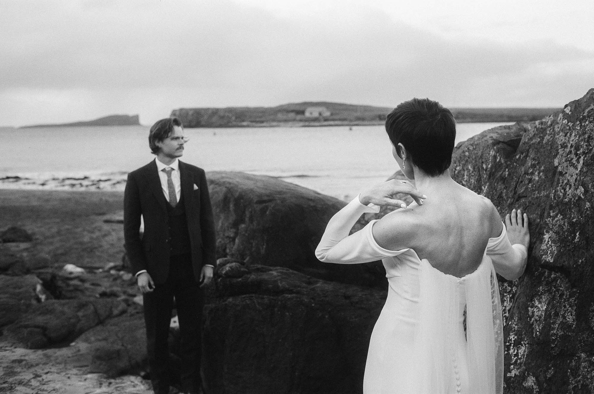 isle-of-skye-elopement-on-35mm-black-and-white-film-by-the-soulbounders